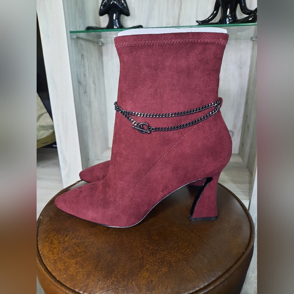 Charles By Charles David Sculpted Heel Bootie -Lugo size 7 stretch microsuede